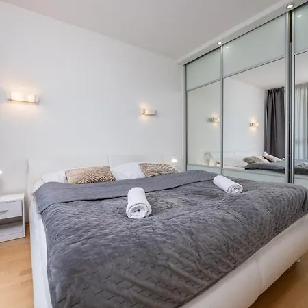 Modern Vienna Gate With Balcony & Free Parking Pressburg