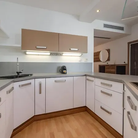 Modern Vienna Gate With Balcony & Free Parking * Pressburg