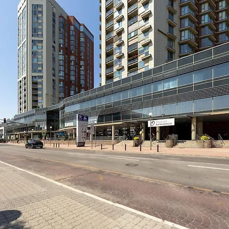 Modern Vienna Gate With Balcony & Free Parking Apartment