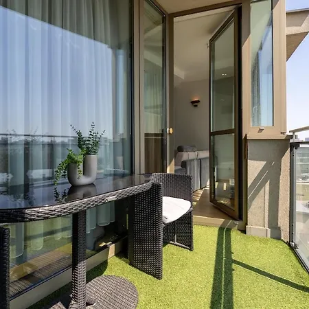Modern Vienna Gate With Balcony & Free Parking Apartment Pressburg