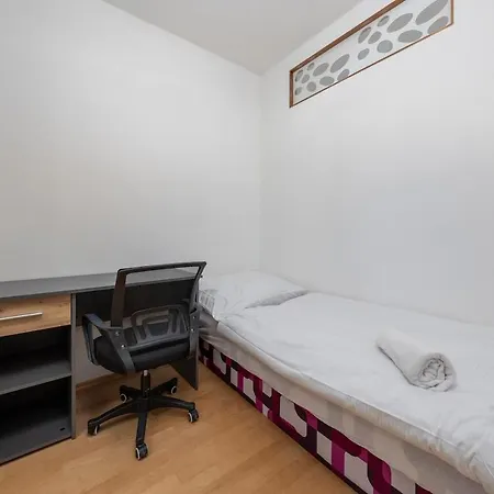 Modern Vienna Gate With Balcony & Free Parking Apartment *